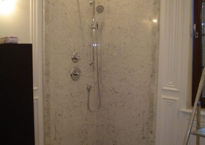 łazienka z marmuru, prysznic z marmuru, ściana z marmuru, marmurowy prysznic, prysznic z marmuru Bianco Carrara