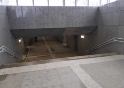 schody z granitu, dworzec Łódź Żabieniec, schody granitowe, granit Strzegom
