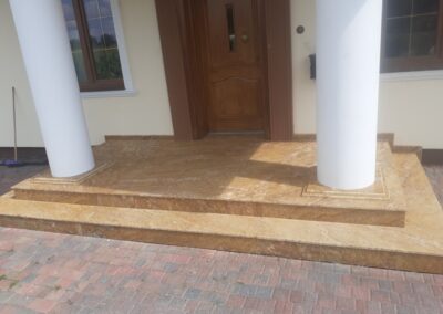 schody z granitu, wejście z granitu, granit szary, granit Imperial Gold, schody zewnętrzne, schody antypoślizgowe, schody granitowe